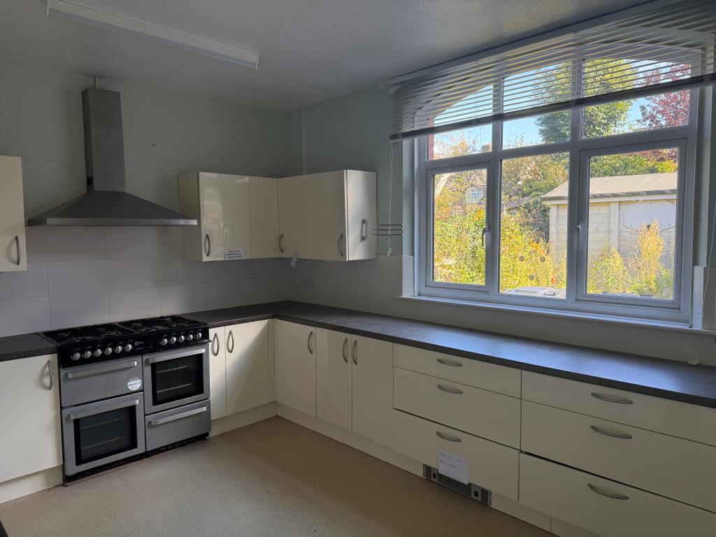 Lot: 29 - FORMER METHODIST CHURCH WITH RESIDENTIAL CONSENT - Kitchen with window over looking rear store